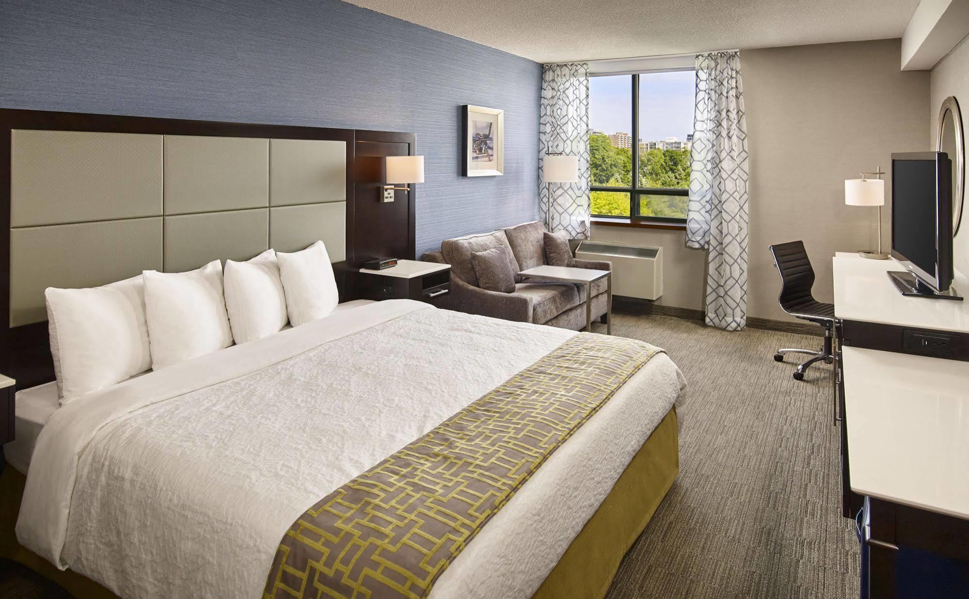 Waterfront Hotel Downtown Burlington Ngoại thất bức ảnh